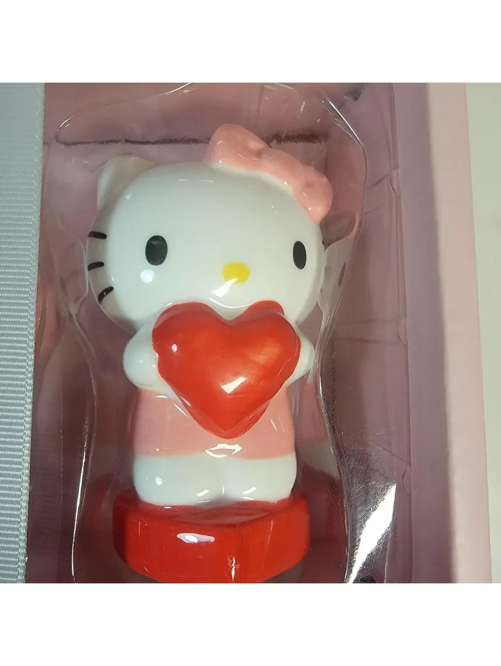 Sanrio and friends Hello Kitty salt and pepper shaker